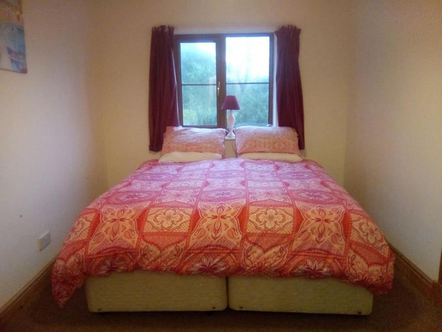 Cottage , Seaside Views, Quiet Beach, Awesome View Pendine Exteriör bild