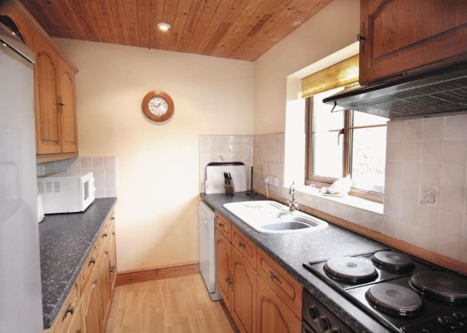 Cottage , Seaside Views, Quiet Beach, Awesome View Pendine Exteriör bild